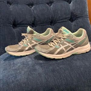 Used ASIC tennis shoes